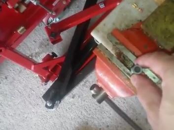 Rusty and stuck motorcycle exhaust manifold bolts solution 10