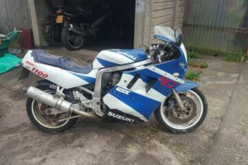Superb barn find 1990 Suzuki GSXR1100 2
