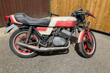 1978 White and Red Yamaha RD250.