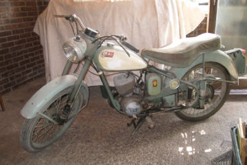 BSA Bantam D1 Dual-Seat + Logbook 125cc 1955 Classic motorcycle – Barn Find