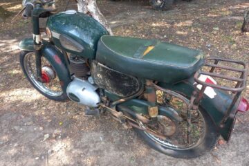 1960s Francis Barnett Falcon project 1 francis barnett falcon 87 200cc historic motorbike 1960s spares or repair.