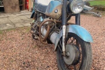 Barn find, motorcycle project 1960 Lilac LS18