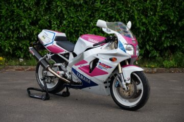 Yamaha YZF750R “Pinky” Special