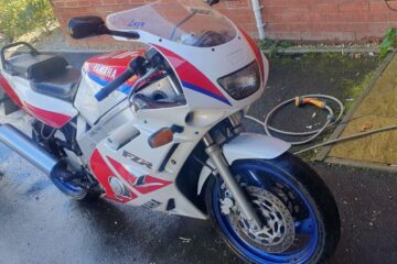 Yamaha FZR600 3HE White 1992