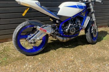 Yamaha RD 350 YPVS Hybrid in stunning white / blue