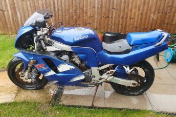SUZUKI GSXR 750, 1993, WP,  18k MILES, BARN FIND, RESTORATION PROJECT SALVAGE