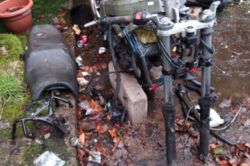 Honda vfr 750 single arm motor bike 1996 spares or repairs project