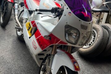 Yamaha yzf750r sheene replica just serviced but read ad bargain price