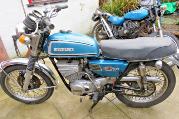 Suzuki GT 250 ram air restoration project UK reg