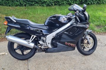 Honda VFR 750 F – 1994 BLACK WITH ONLY 29,443 MILES. 6 Month MOT & Just Serviced