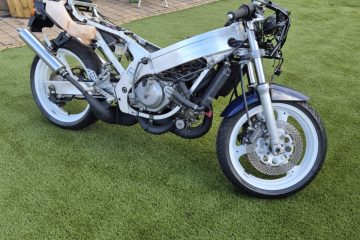 Suzuki RGV250 Unfinished Project