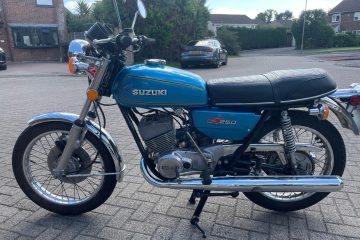 suzuki gt250 motorcycle