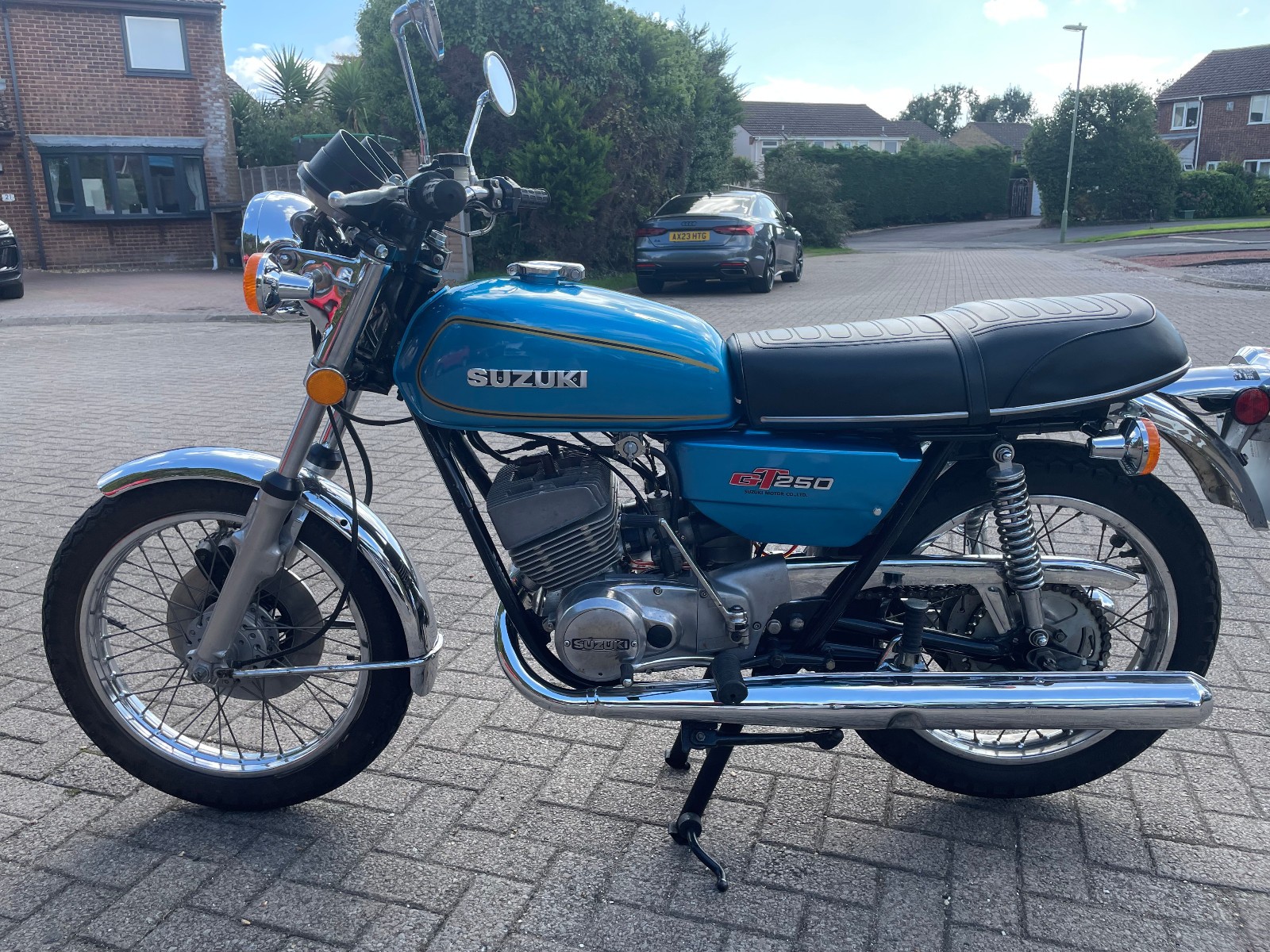 Suzuki GT250 Motorcycle - Barn Find Motorcycle