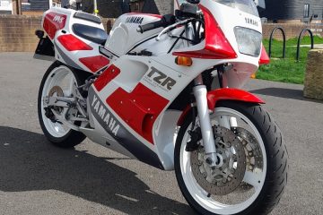 Yamaha Tzr250 3ma 1989 motorcycle. Red & White.