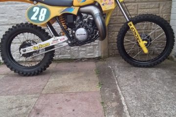 SUZUKI RM 250 D  1983  MOTOCROSS BIKE.