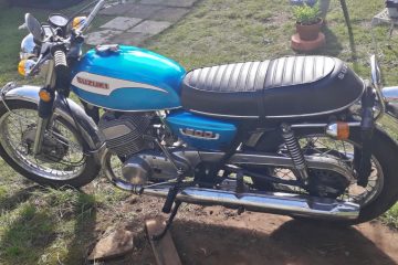 Suzuki t 500 1973  PROJECT  NEEDS INNER CRANK SEALS REPLACING!- final reduction!